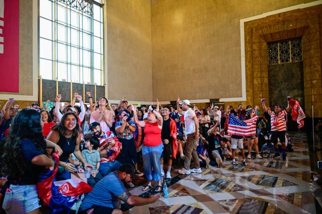 CA: Los Angeles World Cup 26 Fan Zone at The Heart of the City: Los Angeles Union Station Fans cheer after the United States scores a goal during a live broadcast of the FIFA World Cup, WM, Weltmeisterschaft, Fussball 2026 Group D match against Türkiye at the World Cup 26 Fan Zone at The Heart of the City at Los Angeles Union Station on June 25, 2026, in Los Angeles, California. Los Angeles United States Copyright: xWestonxHancockx xSOPAxImagesx Weston Hancock June 25 - 1994