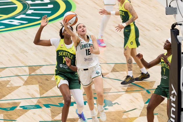 June 25, 2026, Seattle, Washington, USA: New York Liberty guard PAULINE ASTIER (18) attempts a field goal in the fourth quarter of the WNBA, Basketball Damen, USA match between the Seattle Storm and New York Liberty at Climate Pledge Arena in Seattle. Seattle USA - ZUMAd218 20260625_zsp_d218_030 Copyright: xRichardxDizonx