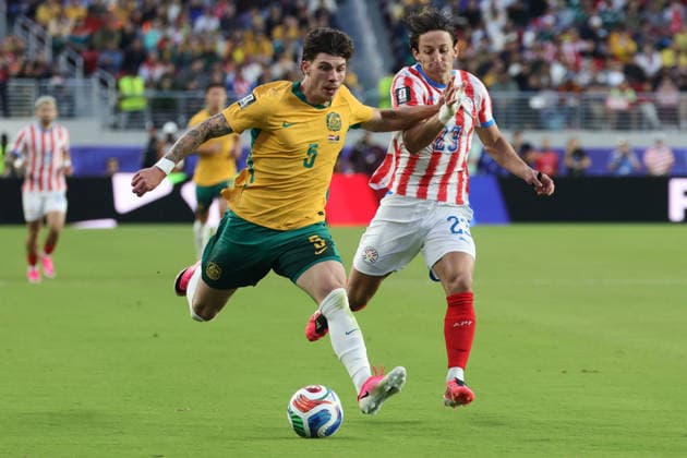 Jordy Bos of Australia is challenged by Matias Galarza of Paraguay during the FIFA World Cup, WM, Weltmeisterschaft, Fussball 2026 match between Paraguay and Australia at Levi s Stadium, San Francisco, USA on 26 June 2026. Copyright: xPeterxDovganx 45120047