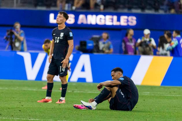 June 25, 2026, Los Angeles, California, USA: United States Sebastian Berhalter (14) and Auston Trusty (6) react after the FIFA World Cup, WM, Weltmeisterschaft, Fussball Group D soccer match against the Turkey at SoFi Stadium in Inglewood, Calif., Thursday, June 25, 2026. Los Angeles USA - ZUMAc68_ 20260625_zaf_c68_042 Copyright: xRingoxChiux