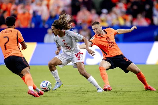 KANSAS - (lr) Justin Kluivert of the Netherlands, Hannibal Mejbri of Tunisia and Teun Koopmeiners of the Netherlands during the 2026 FIFA World Cup, WM, Weltmeisterschaft, Fussball Group F match between Tunisia and the Netherlands at Kansas City Stadium on June 25, 2026 in Kansas, United States. ROBIN VAN LONKHUIJSEN ANP FIFA World Cup 2026 group stage 2026 xVIxANPxSportx xxANPxIVx 562021255 originalFilename: 562021255.jpg