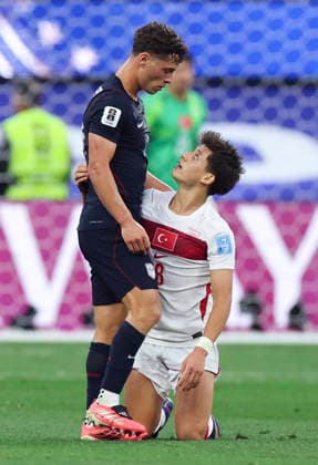(260626) -- LOS ANGELES, June 26, 2026 -- Sebastian Berhalter (R) of the United States argues with Arda Guler of T¨¹rkiye during a group D match between the United States and T¨¹rkiye at the 2026 FIFA World Cup, WM, Weltmeisterschaft, Fussball at Los Angeles Stadium in Los Angeles, the United States, June 25, 2026. ) (SP)U.S.-LOS ANGELES-FOOTBALL-FIFA WORLD CUP-GROUP D-USA VS TUR MaoxSiqian 