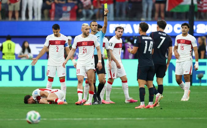 (260626) -- LOS ANGELES, June 26, 2026 -- Referee Mustapha Ghorbal shows a yellow card to Sebastian Berhalter (3rd R) of the United States during a group D match between the United States and T¨¹rkiye at the 2026 FIFA World Cup, WM, Weltmeisterschaft, Fussball at Los Angeles Stadium in Los Angeles, the United States, June 25, 2026. ) (SP)U.S.-LOS ANGELES-FOOTBALL-FIFA WORLD CUP-GROUP D-USA VS TUR MaoxSiqian 