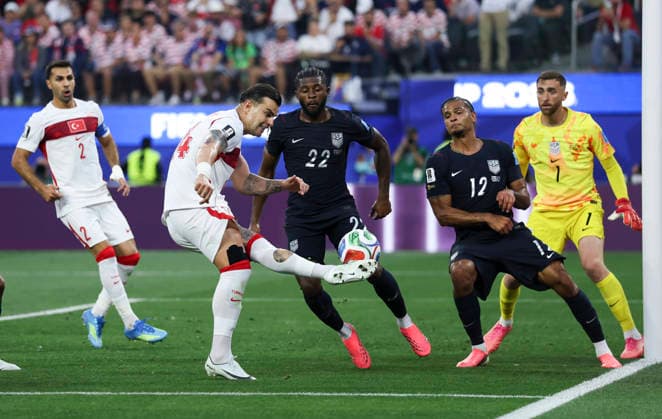 (260626) -- LOS ANGELES, June 26, 2026 -- Abdulkerim Bardakci (2nd L) of T¨¹rkiye competes during a group D match between the United States and T¨¹rkiye at the 2026 FIFA World Cup, WM, Weltmeisterschaft, Fussball at Los Angeles Stadium in Los Angeles, the United States, June 25, 2026. ) (SP)U.S.-LOS ANGELES-FOOTBALL-FIFA WORLD CUP-GROUP D-USA VS TUR MaoxSiqian 