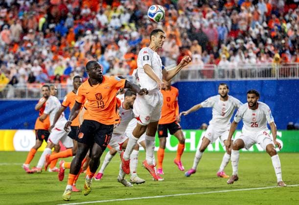 KANSAS - (lr) Brian Brobbey of the Netherlands, Ellyes Skhiri of Tunisia during the FIFA 2026 World Cup Group F match between Tunisia and the Netherlands at Kansas City Stadium on June 25, 2026, in Kansas, United States. KOEN VAN WEEL ANP FIFA World Cup, WM, Weltmeisterschaft, Fussball 2026 group stage 2026 xVIxANPxSportx xxANPxIVx 562021598 originalFilename: 562021598.jpg