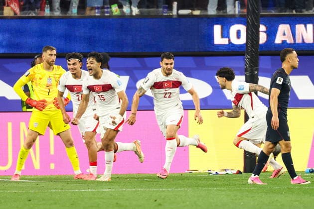 FIFA World Cup, WM, Weltmeisterschaft, Fussball 2026 - Group D - Turkey vs USA Turkey players celebrate after scoring a late goal in the second half of the FIFA World Cup 2026 group stage match Turkey against USA, in Los Angeles, USA, 25 June 2026. LOS ANGELES United States  Copyright: xCHRISTOPHERxTORRESx