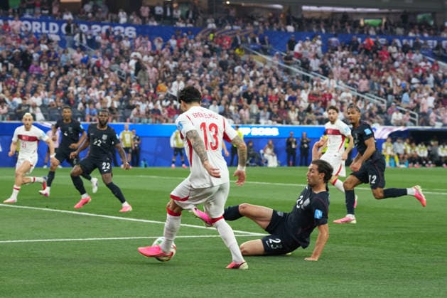 RECORD DATE NOT STATED 25th June 2026; SoFi Stadium, Los Angeles, California, United States of America; FIFA World Cup, WM, Weltmeisterschaft, Fussball Football, Turkey versus United States of America; Eren Elmali of Turkey assists Orkun Kokcu of Turkey for his goal to make the score 2-1 to Turkey in the 31st minute AlecxBrown