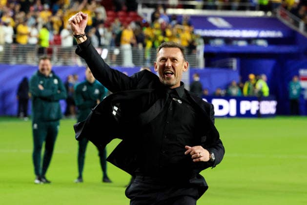 June 25, 2026, Santa Clara, California, USA: Santa Clara, USA - June 25 2026: Manager Tony PopoviÄ¡ of Australia celebrates winning a FIFA World Cup, WM, Weltmeisterschaft, Fussball group match between Paraguay and Australia at San Francisco Bay Area Stadium Santa Clara USA - ZUMAp121 20260625_zsp_p121_038 Copyright: xChrisxPutnamx