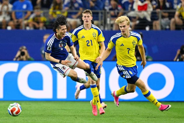 (L-R) Ao Tanaka (JPN), Alexander Bernhardsson (SWE), Lucas Bergvall (SWE), JUNE 25, 2026 - Football Soccer : FIFA World Cup, WM, Weltmeisterschaft, Fussball 2026 Group F match between Japan 1-1 Sweden at Dallas Stadium in Arlington, Texas, USA.  aflo_335824538 KenjiroxMatsuox