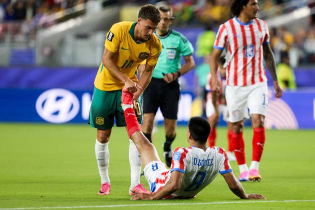June 25, 2026, Santa Clara, California, USA: Santa Clara, USA - June 25 2026: Ajdrin Hrustic 10 of Australia helps Diego GoÂ³mez 8 of Paraguay during a FIFA World Cup, WM, Weltmeisterschaft, Fussball group match between Paraguay and Australia at San Francisco Bay Area Stadium World Cup 2026: Group D: Paraguay 0:0 Australia  - ZUMAp121 20260625_zsp_p121_060 Copyright: xChrisxPutnamx