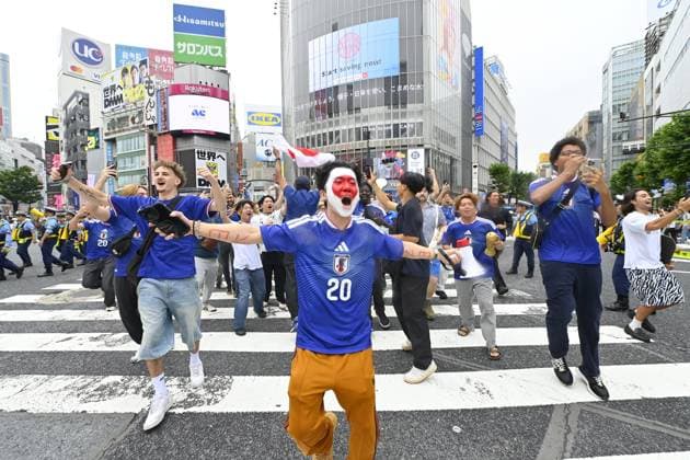 Fans Celebrate Japan s World Cup Qualification in Tokyo s Shibuy TOKYO, JAPAN - JUNE 26: Football supporters celebrate at the Shibuya Scramble Crossing after Japan advanced to the knockout stage of the FIFA World Cup, WM, Weltmeisterschaft, Fussball 2026 with a 1-1 draw against Sweden, in Tokyo, capital of Japan, on June 26, 2026. Large crowds repeatedly surged into the intersection between traffic light cycles while police officers worked to regulate pedestrian flows and maintain public order. David Mareuil Anadolu Tokyo Japan. Editorial use only. Please get in touch for any other usage.  Copyright: x2026xAnadoluxDavidxMareuilx