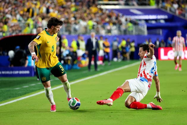 June 25, 2026, Santa Clara, California, USA: Santa Clara, USA - June 25 2026: Jordan Bos 5 of Australia and MatoÂ­as Galarza 23 of Paraguay compete during a FIFA World Cup, WM, Weltmeisterschaft, Fussball group match between Paraguay and Australia at San Francisco Bay Area Stadium Santa Clara USA - ZUMAp121 20260625_zsp_p121_051 Copyright: xChrisxPutnamx