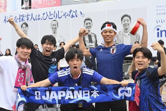 Fans Celebrate Japan s World Cup Qualification in Tokyo s Shibuy TOKYO, JAPAN - JUNE 26: People gather at the Shibuya Scramble Crossing in central Tokyo after Japan secured a place in the knockout stage of the FIFA World Cup, WM, Weltmeisterschaft, Fussball 2026 with a 1-1 draw against Sweden, in Tokyo, capital of Japan, on June 26, 2026. Supporters, residents and tourists celebrated at one of the city s busiest intersections as police officers directed pedestrians and managed traffic amid large crowds and a festive atmosphere. David Mareuil Anadolu Tokyo Japan. Editorial use only. Please get in touch for any other usage.  Copyright: x2026xAnadoluxDavidxMareuilx