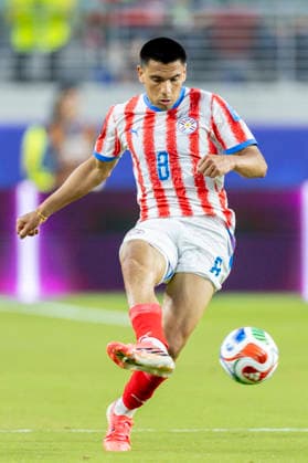 SANTA CLARA, CA - JUNE 25: Diego Gomez 8 of Paraguay passes the ball during the FIFA World Cup, WM, Weltmeisterschaft, Fussball Group D match between Paraguay and Australia on June 25, 2026 at San Francisco Bay Area Stadium in Santa Clara, CA. (Photo by Bob Kupbens Icon Sportswire) SOCCER: JUN 25 FIFA World Cup 26 Group D - Paraguay vs Australia EDITORIAL USE ONLY Icon260625073