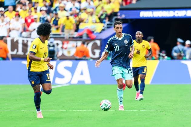 June 25, 2026, East Rutherford, Nj, United States of America: Jamal Musiala player of Germany and Angelo Preciado player of Ecuador during the match between Ecuador and Germany in the third round of Group E of the 2026 FIFA World Cup, WM, Weltmeisterschaft, Fussball group stage at New York New Jersey Stadium, in East Rutherford, United States, on Thursday, June 25, 2026.(Foto: Brazil Photo Press Brazil Photo Press) INTERNATIONAL East Rutherford United States of America - ZUMAv122 0860056101st Copyright: xWilliamxVolcovx