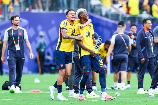 June 25, 2026, East Rutherford, Nj, United States of America: Kendry Paez and Nilson Angulo players of Ecuador celebrate qualifying for the knockout stage after defeating Germany 2-1 in the third round of Group E of the 2026 FIFA World Cup, WM, Weltmeisterschaft, Fussball group stage at New York New Jersey Stadium, in East Rutherford, United States, on Thursday, June 25, 2026.(Foto: Brazil Photo Press Brazil Photo Press) INTERNATIONAL East Rutherford United States of America - ZUMAv122 0860056325st Copyright: xWilliamxVolcovx