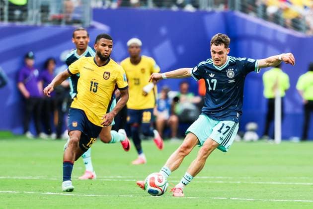 June 25, 2026, East Rutherford, Nj, United States of America: Pedro Vite player of Ecuador and Florian Wirtz player of Germany during the match between Ecuador and Germany in the third round of Group E of the 2026 FIFA World Cup, WM, Weltmeisterschaft, Fussball group stage at New York New Jersey Stadium, in East Rutherford, United States, on Thursday, June 25, 2026.(Foto: Brazil Photo Press Brazil Photo Press) INTERNATIONAL East Rutherford United States of America - ZUMAv122 0860056361st Copyright: xWilliamxVolcovx