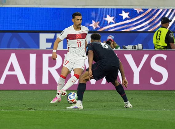 Turkiye v USA - FIFA World Cup, WM, Weltmeisterschaft, Fussball 2026 - Group D LOS ANGELES, CALIFORNIA - JUNE 25: Irfan Can Kahveci (17), of Turkiye in action against Auston Trusty (6), of USA during the 2026 FIFA World Cup First Stage Group D match between Turkiye and USA at the Los Angeles Stadium (SoFi Stadium) in Inglewood, California, United States on June 25, 2026. Tayfun Coskun Anadolu California United States. Editorial use only. Please get in touch for any other usage.  Copyright: x2026xAnadoluxTayfunxCoskunx
