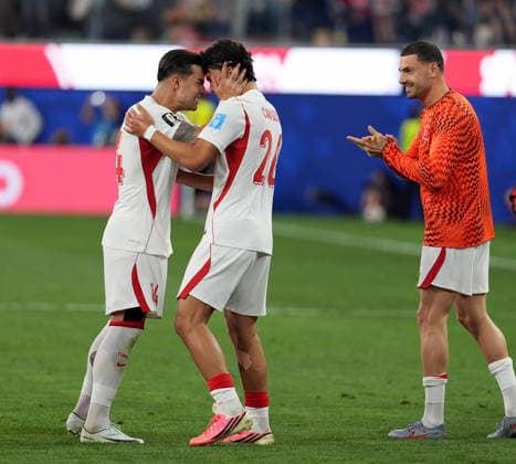 Turkiye v USA - FIFA World Cup, WM, Weltmeisterschaft, Fussball 2026 - Group D LOS ANGELES, CALIFORNIA - JUNE 25: Abdulkerim Bardakci (14), Can Uzun and Merih Demiral of Turkiye celebrate after winning the 2026 FIFA World Cup First Stage Group D match between Turkiye and USA at the Los Angeles Stadium (SoFi Stadium) in Inglewood, California, United States on June 25, 2026. Tayfun Coskun Anadolu California United States. Editorial use only. Please get in touch for any other usage.  Copyright: x2026xAnadoluxTayfunxCoskunx