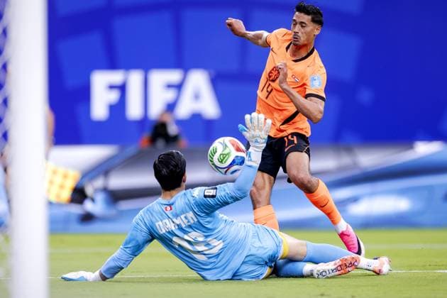 KANSAS - (lr) Tunisia goalkeeper Aymen Dahmen and Tijjani Reijnders of the Netherlands during the FIFA 2026 World Cup Group F match between Tunisia and the Netherlands at Kansas City Stadium on June 25, 2026, in Kansas, United States. ROBIN VAN LONKHUIJSEN ANP FIFA World Cup, WM, Weltmeisterschaft, Fussball 2026 group stage 2026 xVIxANPxSportx xxANPxIVx 562024386 originalFilename: 562024386.jpg