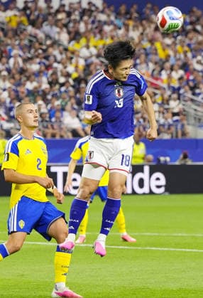 Football: 2026 World Cup Japan s Ayase Ueda heads the ball in the first half of a World Cup Group F football match against Sweden at Dallas Stadium in Arlington, Texas, on June 25, 2026.  A14AA0005620246P