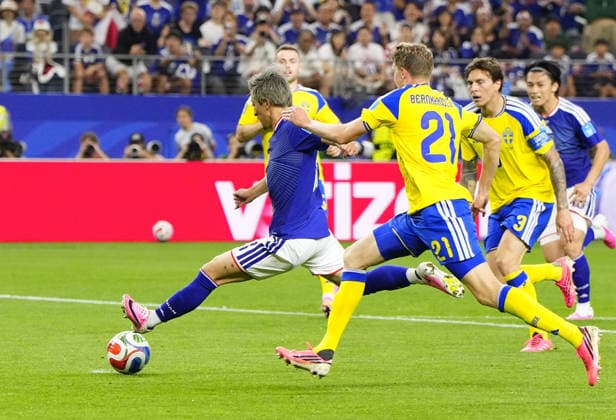 Football: 2026 World Cup Japan s Daizen Maeda (far L) scores the opening goal in the second half of a World Cup Group F football match against Sweden at Dallas Stadium in Arlington, Texas, on June 25, 2026.  A14AA0005620258P