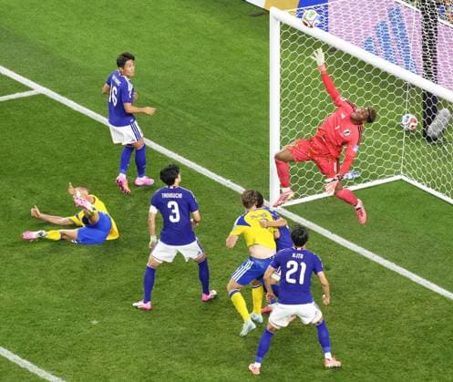 Football: 2026 World Cup Japan goalkeeper Zion Suzuki (top R) makes a save during the second half of a World Cup Group F football match against Sweden at Dallas Stadium in Arlington, Texas, on June 25, 2026.  A14AA0005620272P