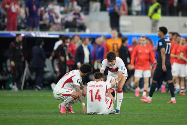 RECORD DATE NOT STATED 25th June 2026; SoFi Stadium, Los Angeles, California, United States of America; FIFA World Cup, WM, Weltmeisterschaft, Fussball Football, Turkey versus United States of America; Arda Guler, Abdulkerim Bardakci and Eren Elmali of Turkey at the final whistle as Turkey are knocked out of the World Cup at the Group Stage AlecxBrown