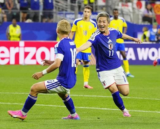 Football: 2026 World Cup Japan s Daizen Maeda (R) celebrates with Ritsu Doan after scoring the opening goal in the second half of a World Cup Group F football match against Sweden at Dallas Stadium in Arlington, Texas, on June 25, 2026.  A14AA0005620293P