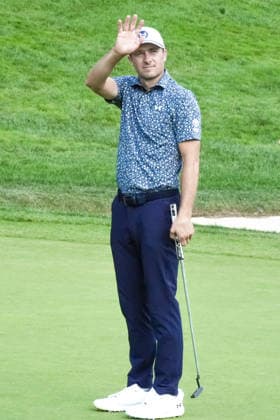 June 25, 2026, Cromwell, Connecticut, USA: Jordan Spieth (USA) waves to the gallery on the 18th green during the first round of the 2026 Travelers Championship at TPC River Highlands. GOLF 2026: Travelers Championship - Round 1  - ZUMAw109 20260625_fap_w109_042 Copyright: xDebbyxWongx