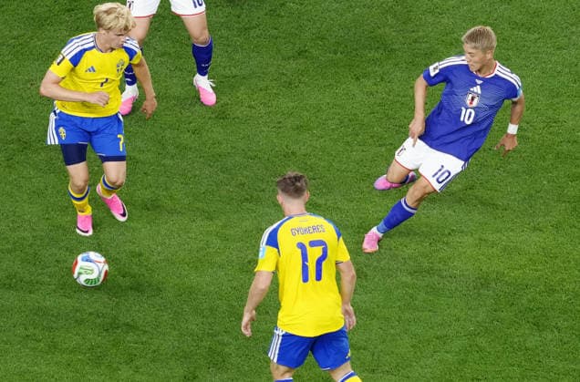 Football: 2026 World Cup Japan s Ritsu Doan (R) sends a through ball for Daizen Maeda to score the opening goal in the second half of a World Cup Group F football match against Sweden at Dallas Stadium in Arlington, Texas, on June 25, 2026.  A14AA0005620303P