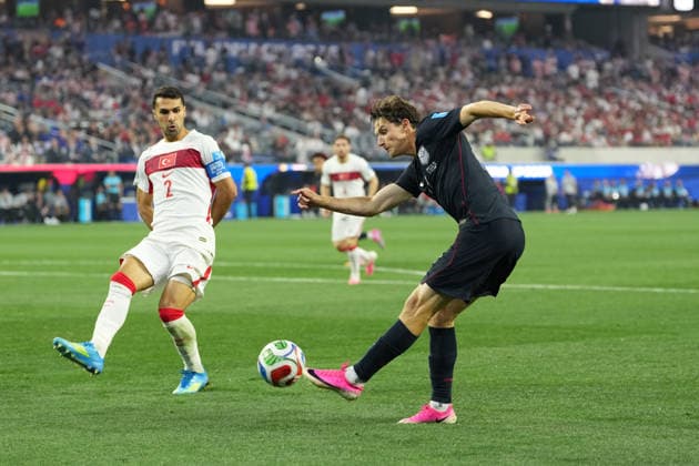 RECORD DATE NOT STATED 25th June 2026; SoFi Stadium, Los Angeles, California, United States of America; FIFA World Cup, WM, Weltmeisterschaft, Fussball Football, Turkey versus United States of America; Brenden Aaronson of United States crosses into the area AlecxBrown