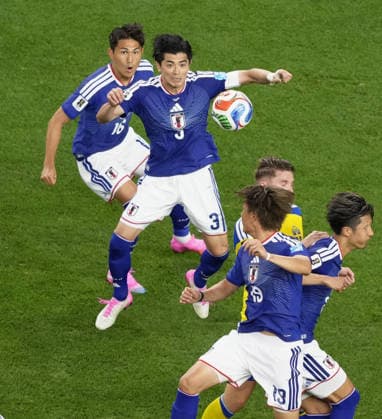 Football: 2026 World Cup Japan defender Shogo Taniguchi (3) attempts to clear the ball during the second half of a World Cup Group F football match against Sweden at Dallas Stadium in Arlington, Texas, on June 25, 2026.  A14AA0005620307P