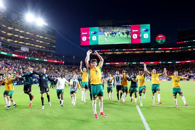 June 25, 2026, Santa Clara, California, USA: Santa Clara, USA - June 25 2026: Australia team celebrate with fans after qualifying to the next stage after a FIFA World Cup, WM, Weltmeisterschaft, Fussball group match against Paraguay at San Francisco Bay Area Stadium World Cup 2026: Group D: Paraguay 0:0 Australia  - ZUMAp121 20260625_zsp_p121_101 Copyright: xChrisxPutnamx