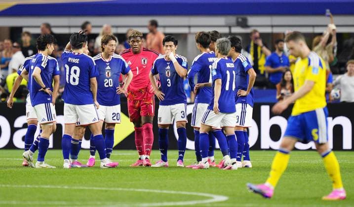 Football: 2026 World Cup Japan players are pictured after conceding an equalizer in the second half of a World Cup Group F football match against Sweden at Dallas Stadium in Arlington, Texas, on June 25, 2026.  A14AA0005620314P