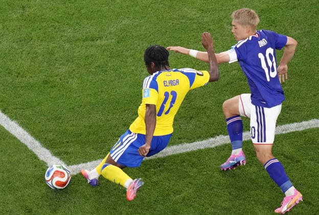 Football: 2026 World Cup Sweden s Anthony Elanga (L) scores an equalizer in the second half of a World Cup Group F football match against Japan at Dallas Stadium in Arlington, Texas, on June 25, 2026.  A14AA0005620319P