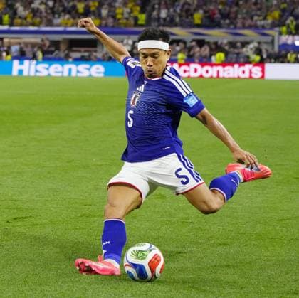 Football: 2026 World Cup Japan s Yuto Nagatomo crosses near the end of a World Cup Group F football match against Sweden at Dallas Stadium in Arlington, Texas, on June 25, 2026.  A14AA0005620338P