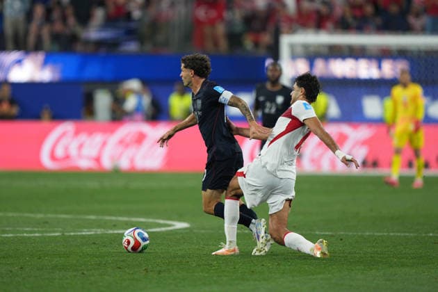 RECORD DATE NOT STATED 25th June 2026; SoFi Stadium, Los Angeles, California, United States of America; FIFA World Cup, WM, Weltmeisterschaft, Fussball Football, Turkey versus United States of America; Ozan Kabak of Turkey fouls Christian Pulisic of United States AlecxBrown