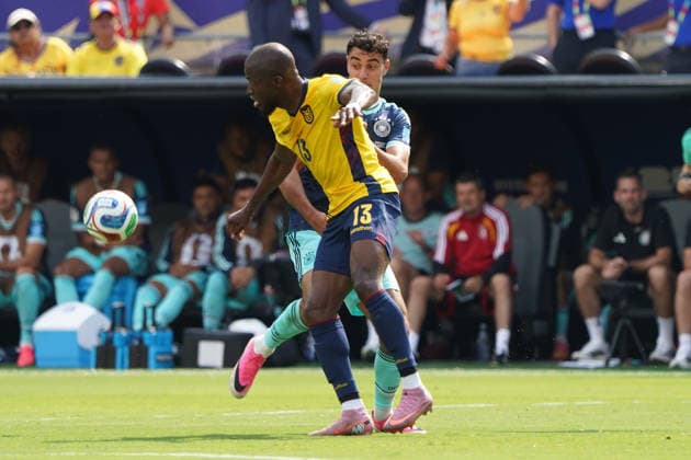 Fussball , Weltmeisterschaft 2026, FIFA WM 2026, Fussball World Cup , Canada USA, Mexico-2026, Ecuador vs Deutschland Ecuador vs Germany Gruppenphase, Gruppen E , 25..06.2026, Metlife Stadium New York-New Jersey Enner Valencia, Ecuador Aleksandar Pavlovic Deutschland, Germany, GER , Foto Chai von der Laage FIFA regulations prohibit any use of photographs as image sequences and or quasi-video. EDITORIAL USE ONLY, *** Soccer, 2026 World Cup, FIFA World Cup 2026, Soccer World Cup, Canada, USA, Mexico 2026, Ecuador vs. Germany, Group Stage, Group E, June 25, 2026, MetLife Stadium, New York, New Jersey, Enner Valencia, Ecuador, Aleksandar Pavlovic, Germany, GER, Photo by Chai von der Laage. FIFA regulations prohibit any use of photographs as image sequences and or quasi-video. EDITORIAL USE ONLY,