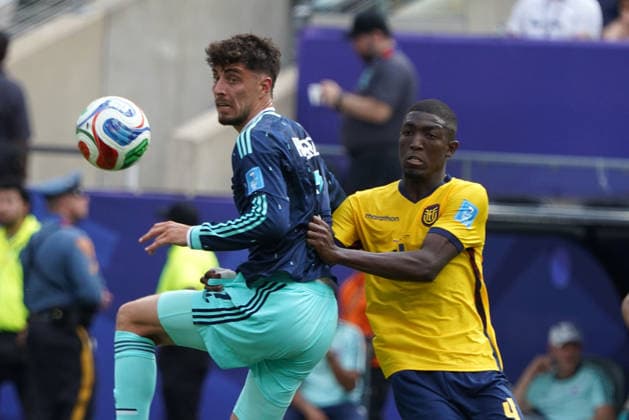 Fussball , Weltmeisterschaft 2026, FIFA WM 2026, Fussball World Cup , Canada USA, Mexico-2026, Ecuador vs Deutschland Ecuador vs Germany Gruppenphase, Gruppen E , 25..06.2026, Metlife Stadium New York-New Jersey Kai Havertz Deutschland, Germany, GER Joel Ordonez, Ecuador Foto Chai von der Laage FIFA regulations prohibit any use of photographs as image sequences and or quasi-video. EDITORIAL USE ONLY, *** Soccer, 2026 World Cup, FIFA World Cup 2026, Soccer World Cup, Canada, USA, Mexico 2026, Ecuador vs. Germany, Group Stage, Group E, June 25, 2026, MetLife Stadium, New York, New Jersey; Kai Havertz, Germany, GER; Joel Ordonez, Ecuador; Photo by Chai von der Laage; FIFA regulations prohibit any use of photographs as image sequences and or quasi-video; EDITORIAL USE ONLY,