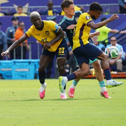Fussball , Weltmeisterschaft 2026, FIFA WM 2026, Fussball World Cup , Canada USA, Mexico-2026, Ecuador vs Deutschland Ecuador vs Germany Gruppenphase, Gruppen E , 25..06.2026, Metlife Stadium New York-New Jersey moises caicedo Florian Wirtz Deutschland, Germany, GER pedro vita, Foto Chai von der Laage FIFA regulations prohibit any use of photographs as image sequences and or quasi-video. EDITORIAL USE ONLY, *** Soccer, 2026 World Cup, FIFA World Cup 2026, Soccer World Cup, Canada, USA, Mexico 2026, Ecuador vs. Germany, Group Stage, Group E, June 25, 2026, MetLife Stadium, New York, New Jersey, Moises Caicedo, Florian Wirtz, Germany, GER, Pedro Vita, Photo by Chai von der Laage. FIFA regulations prohibit any use of photographs as image sequences and or quasi-video. EDITORIAL USE ONLY,