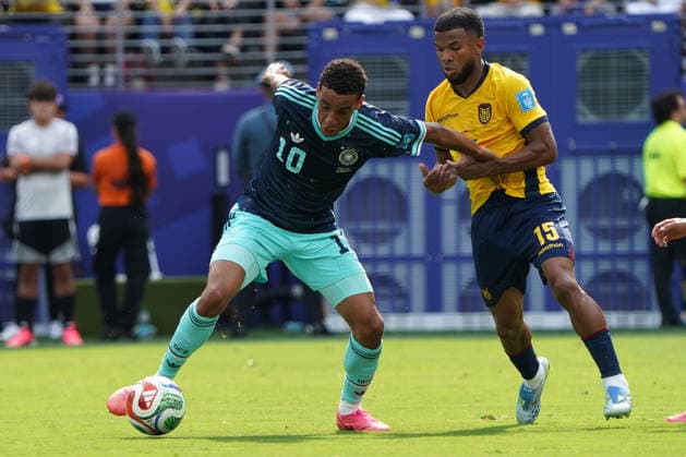 Fussball , Weltmeisterschaft 2026, FIFA WM 2026, Fussball World Cup , Canada USA, Mexico-2026, Ecuador vs Deutschland Ecuador vs Germany Gruppenphase, Gruppen E , 25..06.2026, Metlife Stadium New York-New Jersey Jamal Musiala, Deutschland, Germany, GER , pedro vite ecuador Foto Chai von der Laage FIFA regulations prohibit any use of photographs as image sequences and or quasi-video. EDITORIAL USE ONLY, *** Soccer, 2026 World Cup, FIFA World Cup 2026, Soccer World Cup, Canada, USA, Mexico 2026, Ecuador vs. Germany, Group Stage, Group E, June 25, 2026, MetLife Stadium, New York, New Jersey, Jamal Musiala, Germany, GER, Pedro Vite (Ecuador), Photo by Chai von der Laage. FIFA regulations prohibit any use of photographs as image sequences and or quasi-video. EDITORIAL USE ONLY,