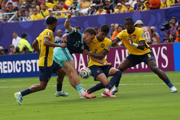 Fussball , Weltmeisterschaft 2026, FIFA WM 2026, Fussball World Cup , Canada USA, Mexico-2026, Ecuador vs Deutschland Ecuador vs Germany Gruppenphase, Gruppen E , 25..06.2026, Metlife Stadium New York-New Jersey Florian Wirtz Deutschland, Germany, GER Apiero hincapie Foto Chai von der Laage FIFA regulations prohibit any use of photographs as image sequences and or quasi-video. EDITORIAL USE ONLY, *** Soccer, 2026 World Cup, FIFA World Cup 2026, Soccer World Cup, Canada, USA, Mexico 2026, Ecuador vs. Germany, Group Stage, Group E, June 25, 2026, MetLife Stadium, New York, New Jersey, Florian Wirtz, Germany, GER, Apiero Hincapie, Photo by Chai von der Laage. FIFA regulations prohibit any use of photographs as image sequences and or quasi-video. EDITORIAL USE ONLY,