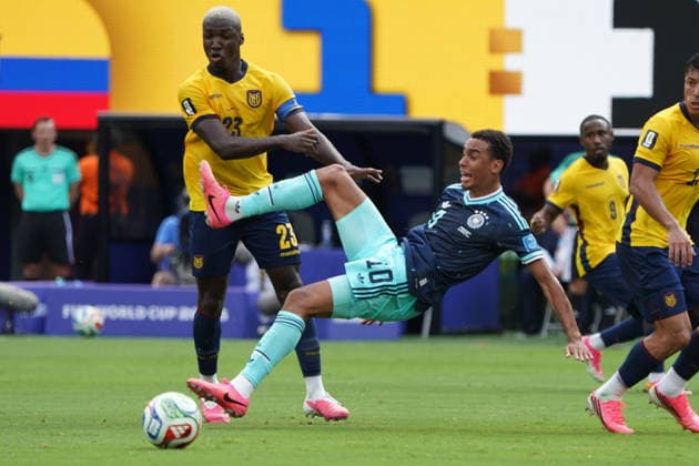 Fussball , Weltmeisterschaft 2026, FIFA WM 2026, Fussball World Cup , Canada USA, Mexico-2026, Ecuador vs Deutschland Ecuador vs Germany Gruppenphase, Gruppen E , 25..06.2026, Metlife Stadium New York-New Jersey Moises Caicedo Jamal Musiala, Deutschland, Germany, GER Aktion Einzelbild, Foto Chai von der Laage FIFA regulations prohibit any use of photographs as image sequences and or quasi-video. EDITORIAL USE ONLY, *** Soccer, 2026 World Cup, FIFA World Cup 2026, Soccer World Cup, Canada, USA, Mexico 2026, Ecuador vs. Germany, Group Stage, Group E, June 25, 2026, MetLife Stadium, New York, New Jersey, Moises Caicedo, Jamal Musiala, Germany, GER, Action, Still Image, Photo by Chai von der Laage. FIFA regulations prohibit any use of photographs as image sequences and or quasi-video. EDITORIAL USE ONLY,