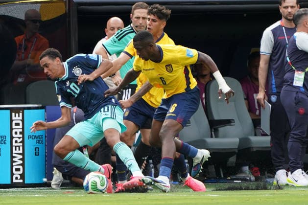 Fussball , Weltmeisterschaft 2026, FIFA WM 2026, Fussball World Cup , Canada USA, Mexico-2026, Ecuador vs Deutschland Ecuador vs Germany Gruppenphase, Gruppen E , 25..06.2026, Metlife Stadium New York-New Jersey Jamal Musiala, Deutschland, Germany, GER Piero Hincapie, Willian Pacho Foto Chai von der Laage FIFA regulations prohibit any use of photographs as image sequences and or quasi-video. EDITORIAL USE ONLY, *** Soccer, 2026 World Cup, FIFA World Cup 2026, Soccer World Cup, Canada, USA, Mexico 2026, Ecuador vs. Germany, Group Stage, Group E, June 25, 2026, MetLife Stadium, New York, New Jersey, Jamal Musiala, Germany, GER, Piero Hincapie, Willian Pacho, Photo by Chai von der Laage. FIFA regulations prohibit any use of photographs as image sequences and or quasi-video. EDITORIAL USE ONLY,