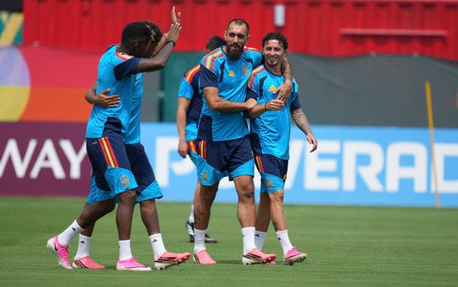 (260626) -- GUADALAJARA, June 26, 2026 -- Players of Spain attend a training session at the 2026 FIFA World Cup, WM, Weltmeisterschaft, Fussball in Guadalajara, Mexico, June 25, 2026. (Photo by Xinhua) (SP)MEXICO-GUADALAJARA-FIFA WORLD CUP-SPAIN-TRAINING MartinxZabala 