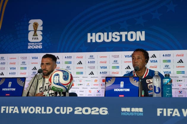(260626) -- HOUSTON, June 26, 2026 -- Head coach Bubista (R) and player Pico Lopes of Cabo Verde attend a press conference, PK, Pressekonferenz at the 2026 FIFA World Cup, WM, Weltmeisterschaft, Fussball in Houston, the United States, on June 25, 2026. ) (SP)U.S.-HOUSTON-FOOTBALL-FIFA WORLD CUP-PRESS CONFERENCE-CABO VERDE XiaoxYijiu 
