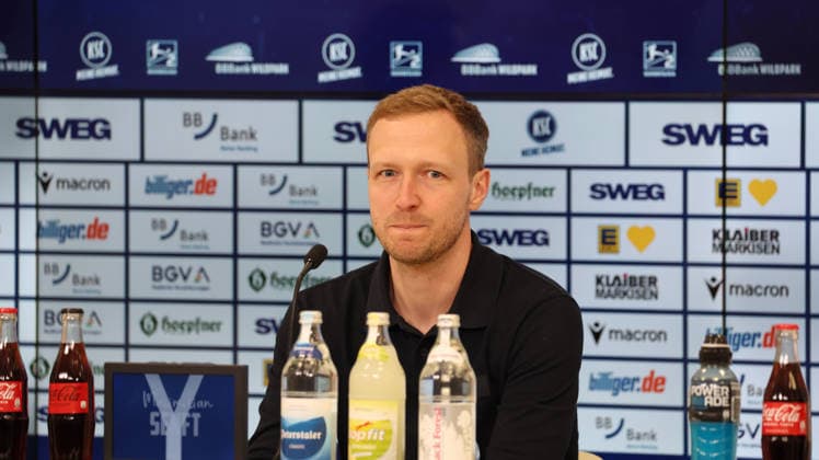 26.06.2026, xrekx, Fussball 2.Bundesliga, Karlsruher SC - Pressekonferenz v.l. Maximilian Senft Trainer (Karlsruher SC) (DFL DFB REGULATIONS PROHIBIT ANY USE OF PHOTOGRAPHS as IMAGE SEQUENCES and or QUASI-VIDEO) Karlsruhe *** June 26, 2026, xrekx, Soccer 2. Bundesliga, Karlsruher SC Press Conference with Maximilian Senft, Coach of Karlsruher SC. DFL and DFB regulations prohibit any use of photographs as image sequences and or quasi-video. Karlsruhe