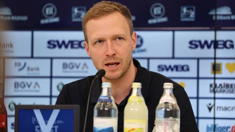 26.06.2026, xrekx, Fussball 2.Bundesliga, Karlsruher SC - Pressekonferenz v.l. Maximilian Senft Trainer (Karlsruher SC) (DFL DFB REGULATIONS PROHIBIT ANY USE OF PHOTOGRAPHS as IMAGE SEQUENCES and or QUASI-VIDEO) Karlsruhe *** June 26, 2026, xrekx, Soccer 2. Bundesliga, Karlsruher SC Press Conference with Maximilian Senft, Coach of Karlsruher SC. DFL and DFB regulations prohibit any use of photographs as image sequences and or quasi-video. Karlsruhe