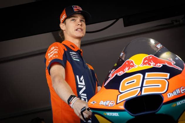 ASSEN - Collin Veijer (NED) with his Kalex in the pit box for the Moto2 practice ahead of the 95th edition of the TT of Assen. VINCENT JANNINK ANP xVIxANPxSportx xxANPxIVx 562047579 originalFilename: 562047579.jpg